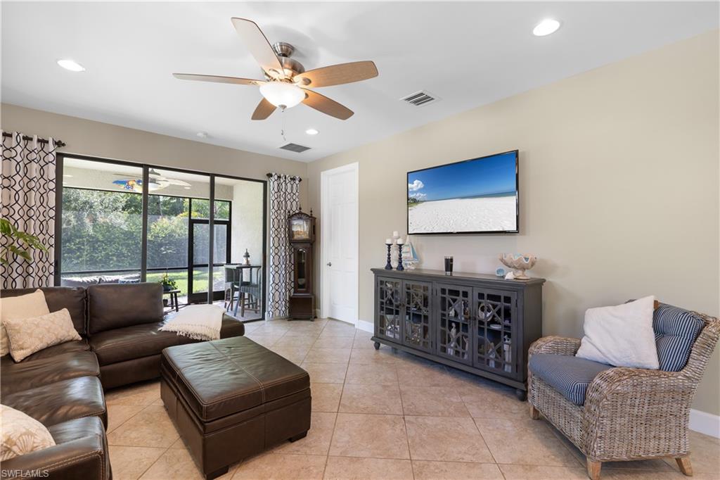 7602 Jacaranda Ln Property Photo 3