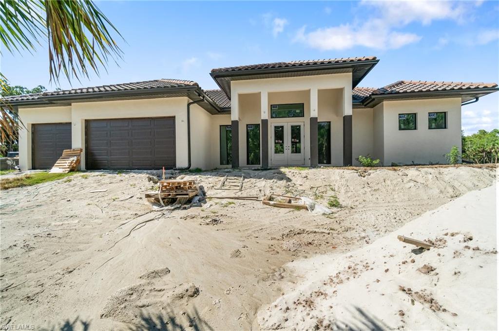 721 Golden Gate Blvd W Property Photo 3