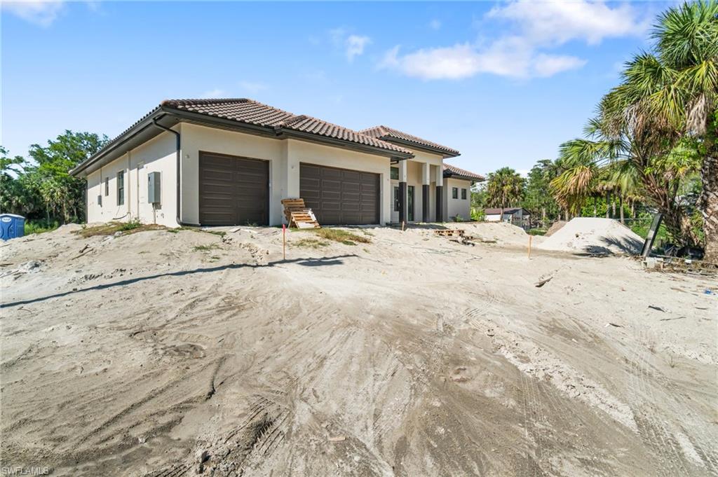 721 Golden Gate Blvd W Property Photo 4