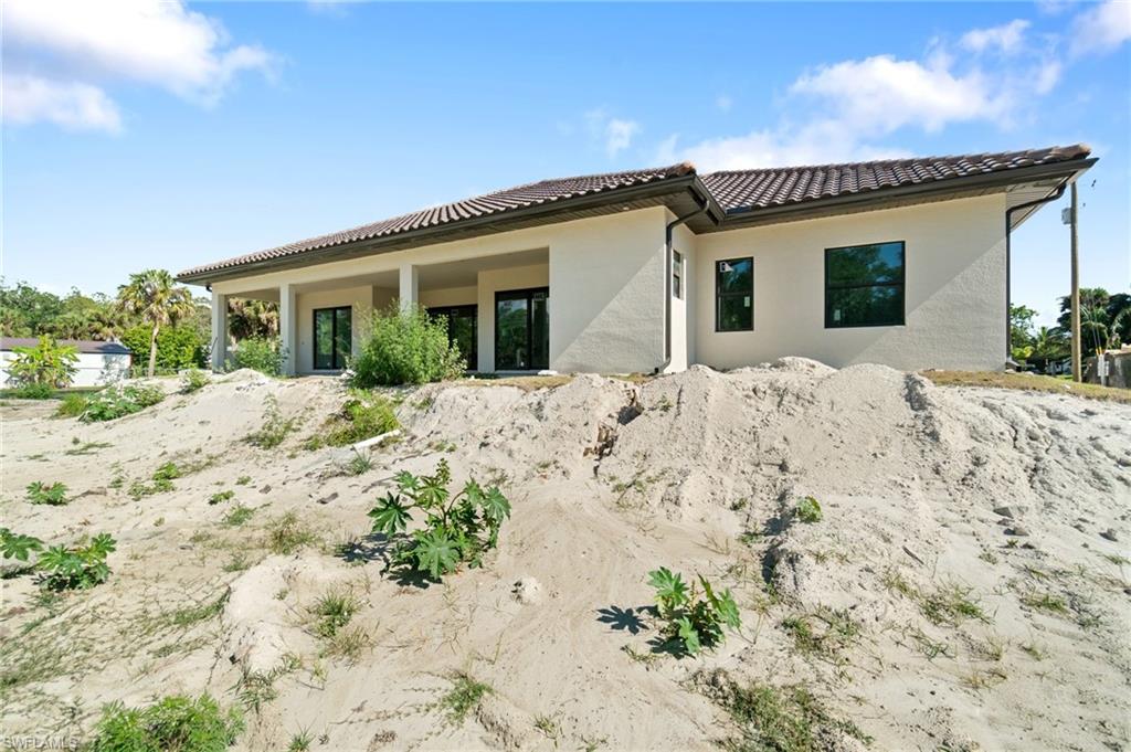 721 Golden Gate Blvd W Property Photo 5