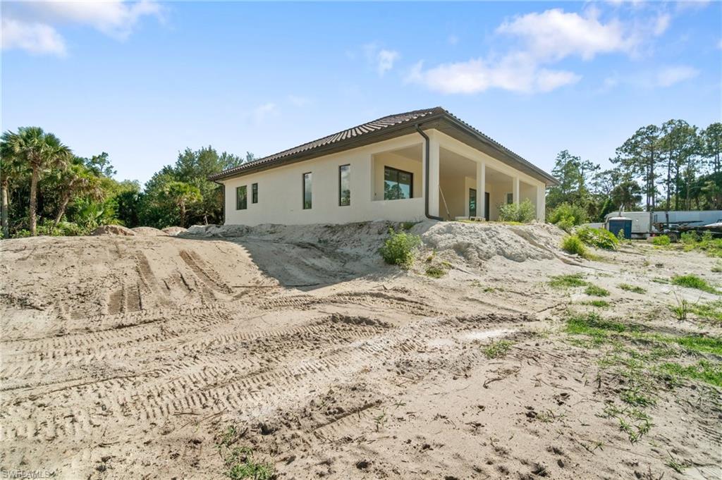 721 Golden Gate Blvd W Property Photo 7