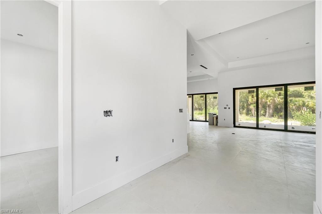721 Golden Gate Blvd W Property Photo 8