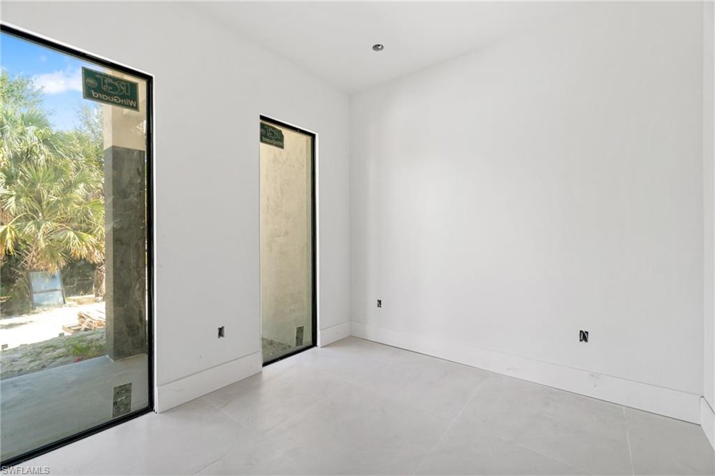 721 Golden Gate Blvd W Property Photo 10