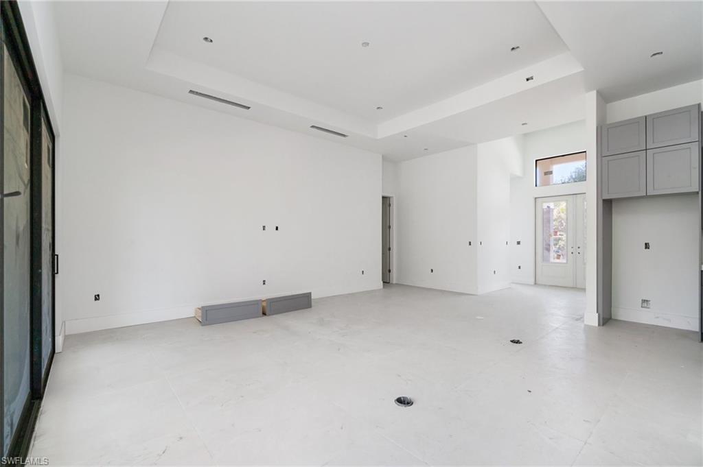 721 Golden Gate Blvd W Property Photo 15