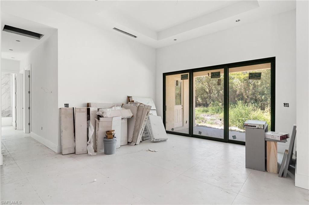 721 Golden Gate Blvd W Property Photo 22
