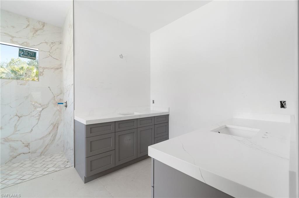721 Golden Gate Blvd W Property Photo 27