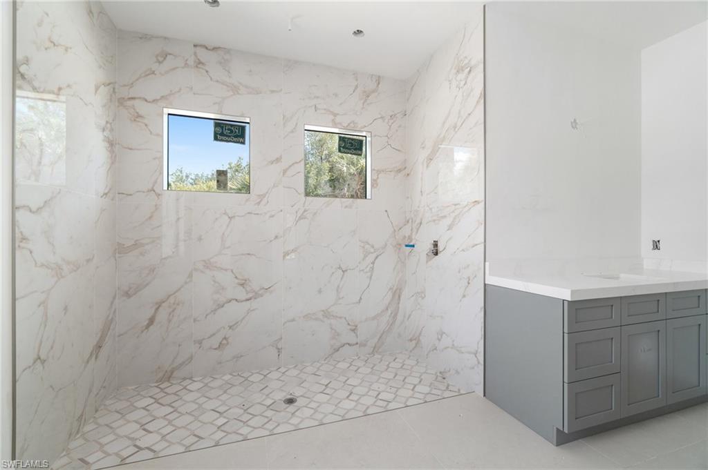 721 Golden Gate Blvd W Property Photo 28