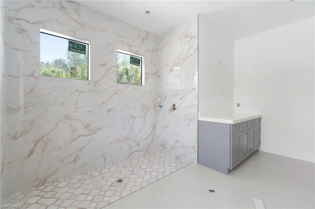 721 Golden Gate Blvd W Property Photo 29