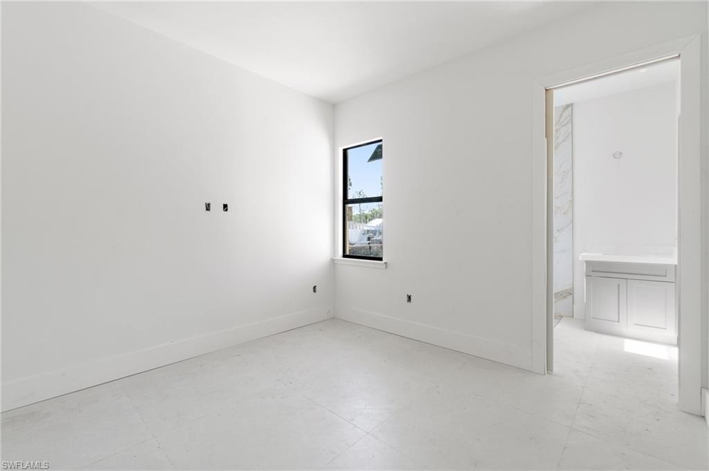 721 Golden Gate Blvd W Property Photo 31