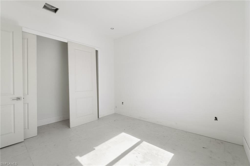 721 Golden Gate Blvd W Property Photo 39