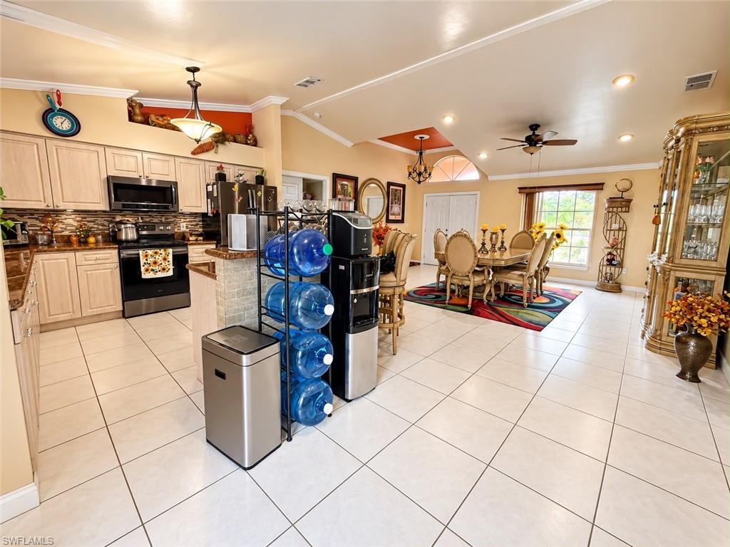 4775 Everglades Blvd N Property Photo 6