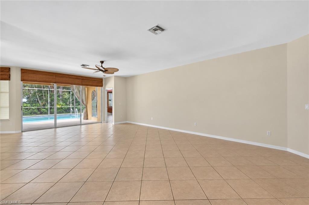 9900 Colonial Walk N Property Photo 4