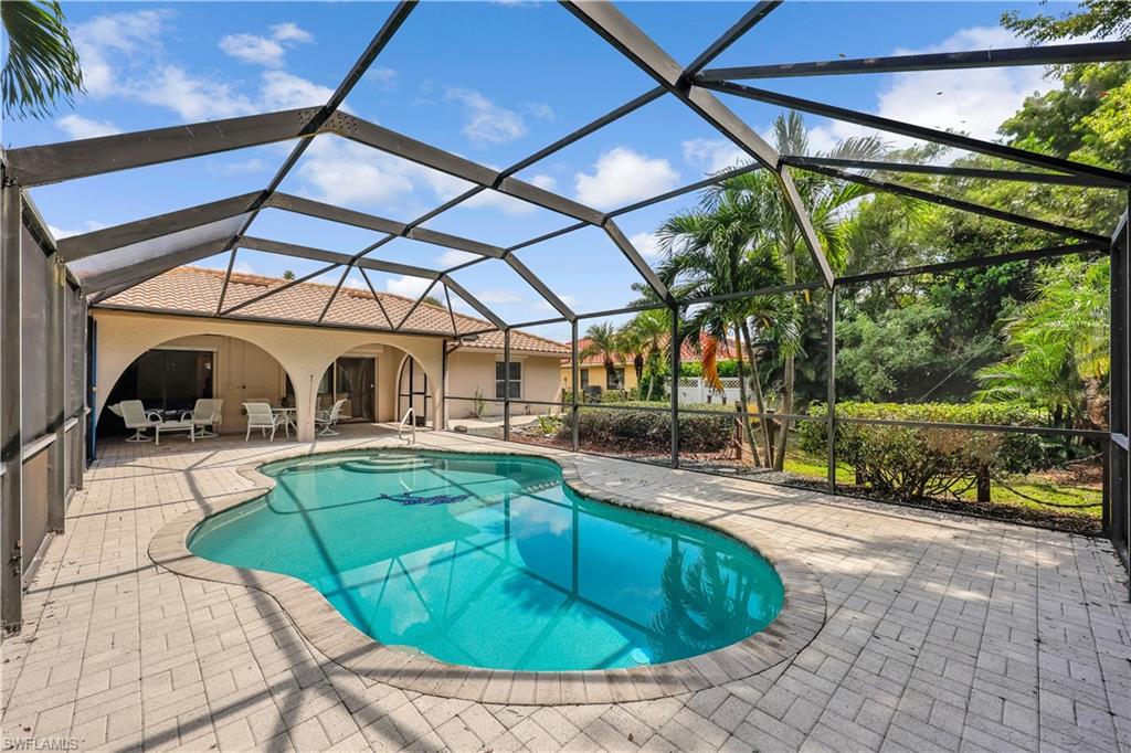 27113 Edenbridge Ct Property Photo 4