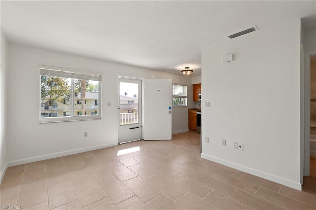 3325 Airport Rd N R7 Property Photo 2