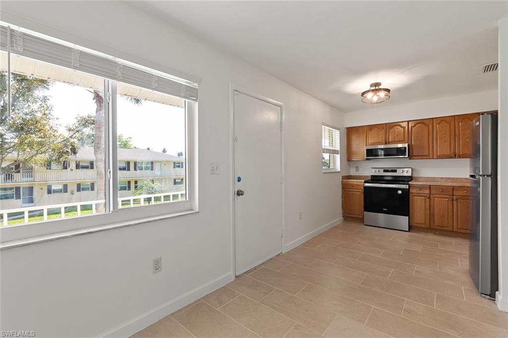 3325 Airport Rd N R7 Property Photo 3