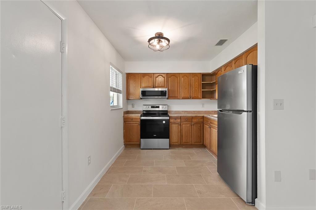 3325 Airport Rd N R7 Property Photo 4