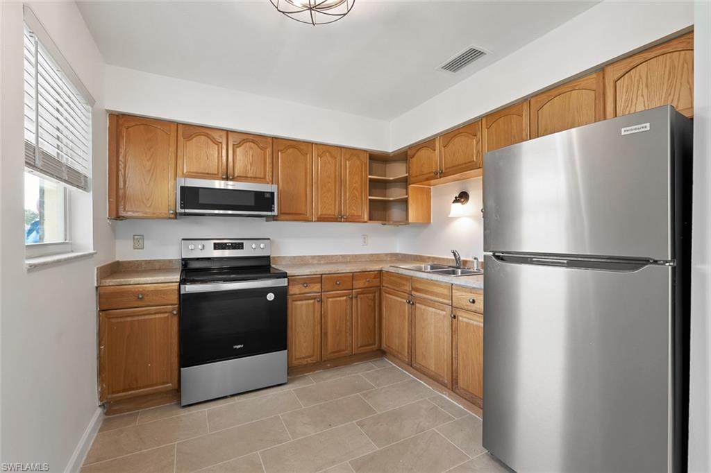 3325 Airport Rd N R7 Property Photo 5