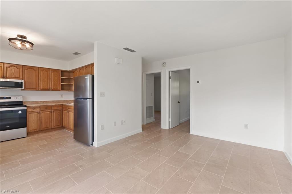 3325 Airport Rd N R7 Property Photo 7