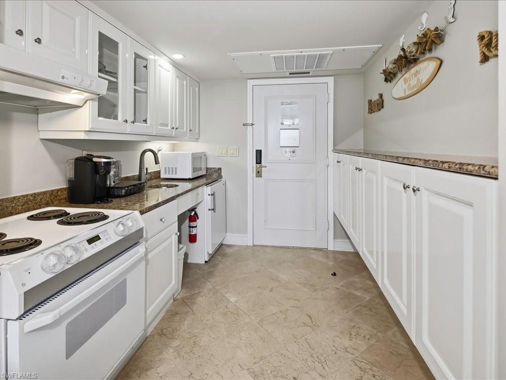 480 Collier Blvd 810 Property Photo 7