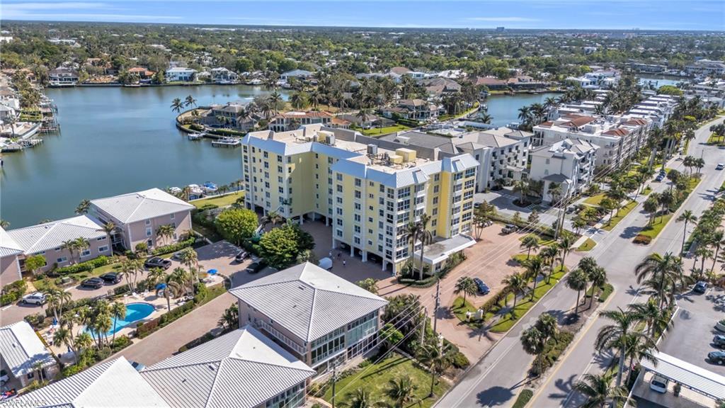 1900 Gulf Shore Blvd N 304 Property Photo 2