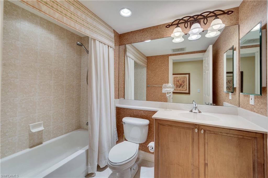 2728 Tiburon Blvd E 304 Property Photo 15
