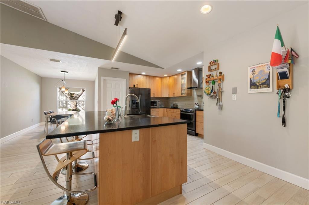 275 Lambton Ln Property Photo 12