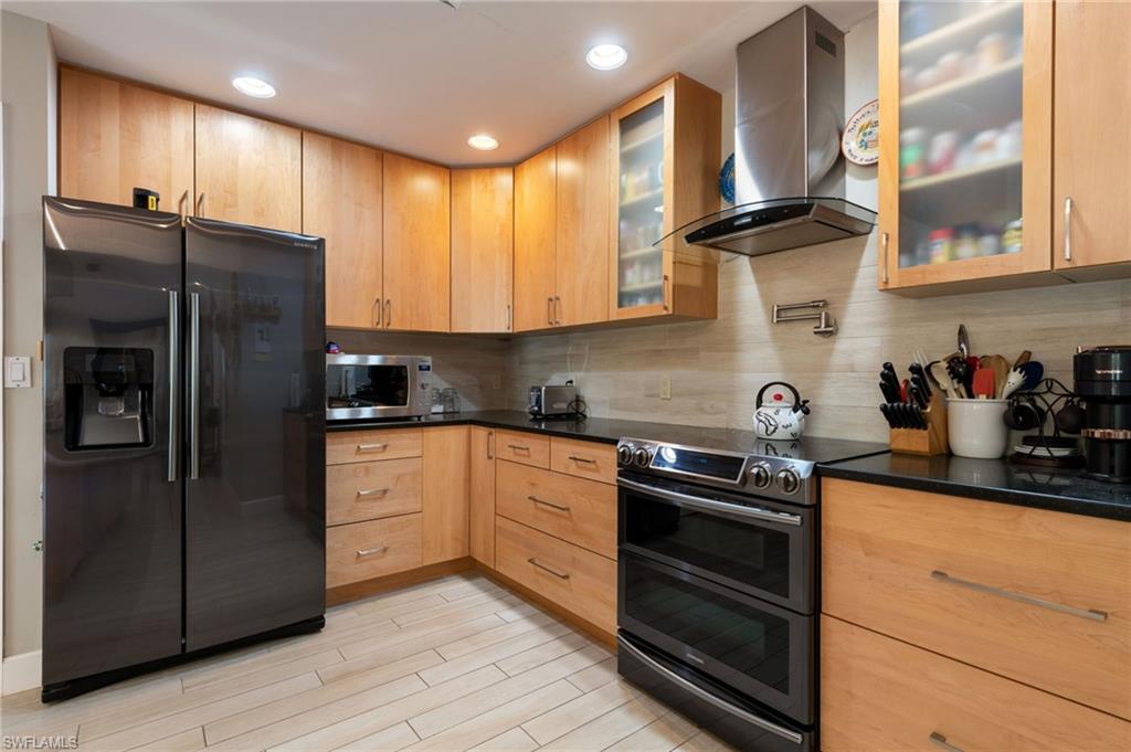 275 Lambton Ln Property Photo 14