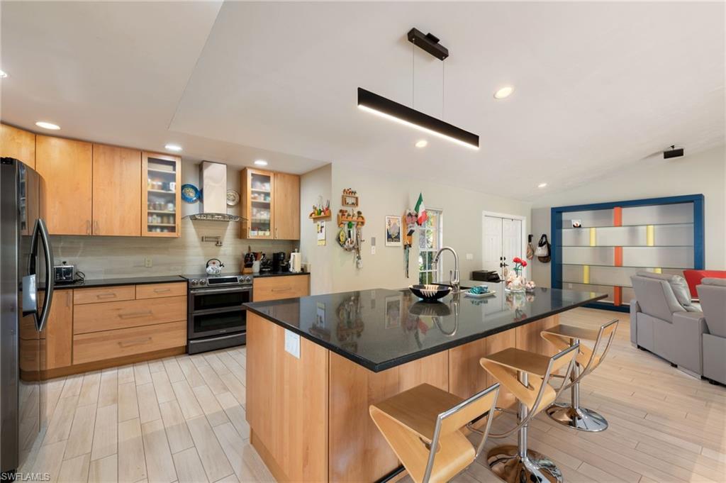 275 Lambton Ln Property Photo 15