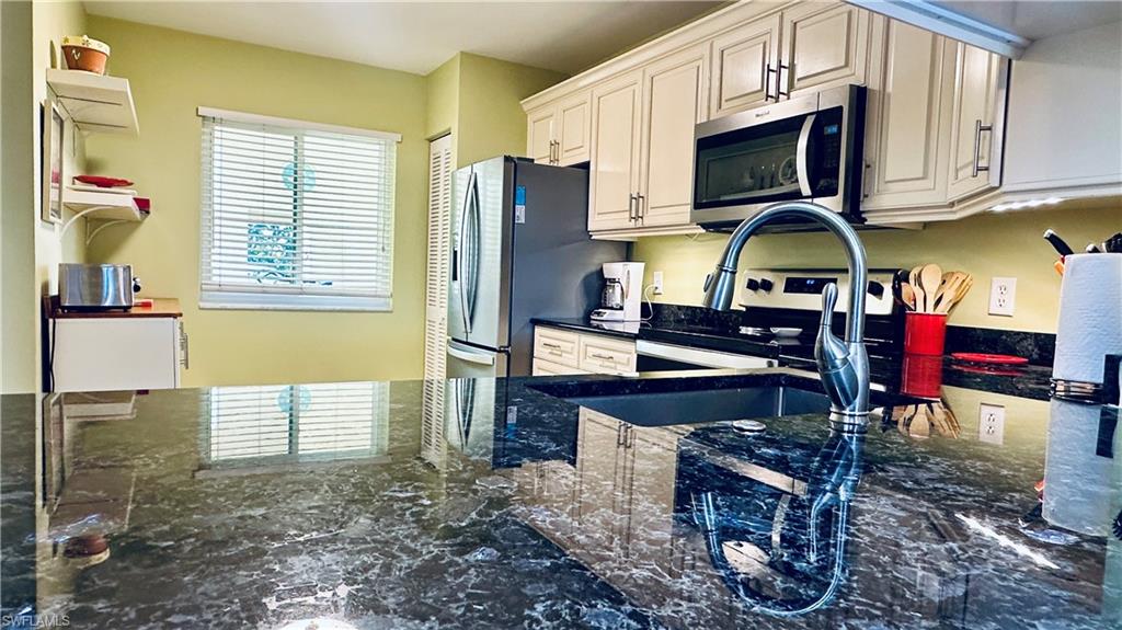 7824 Emerald Cir 104 Property Photo 10
