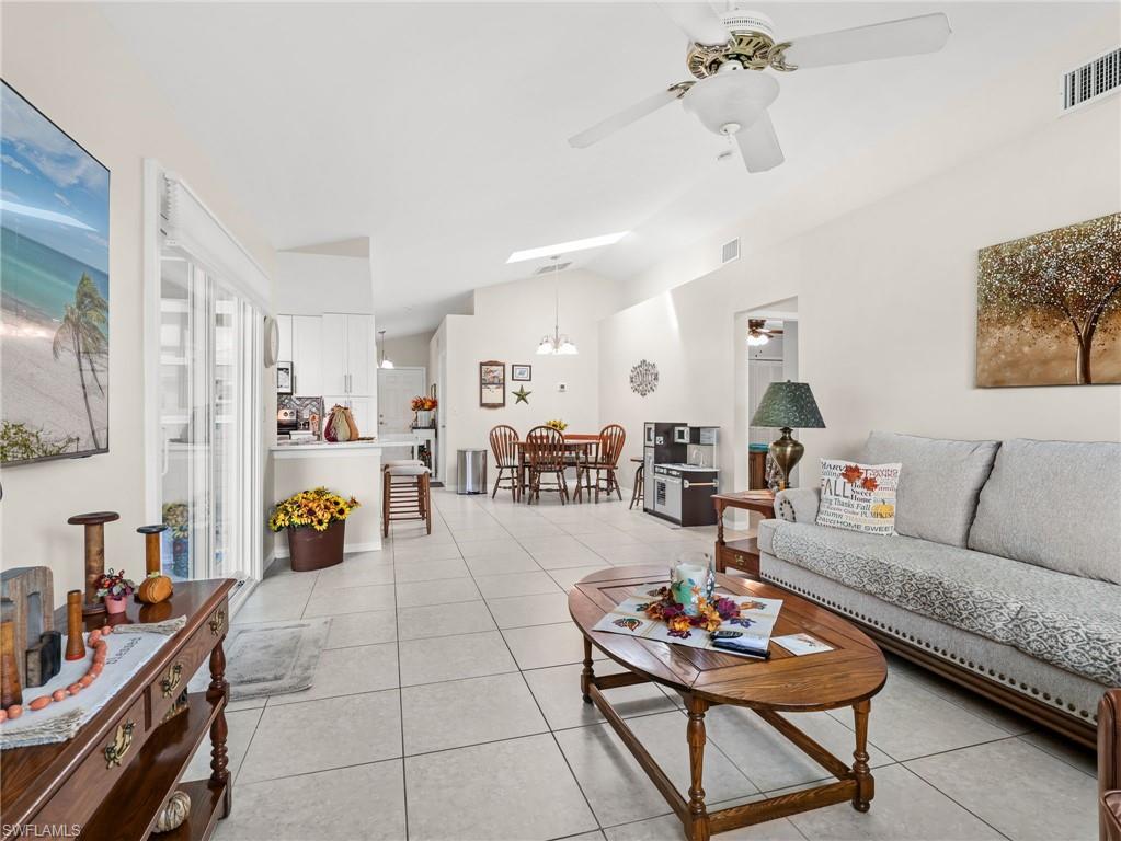 27 9th Pl Property Photo 11