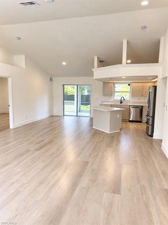 142 34th Pl Property Photo 3