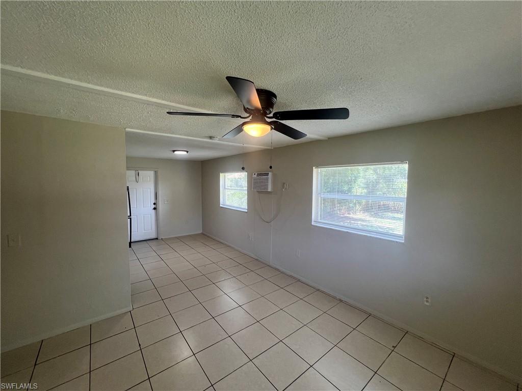 3920 Lora St Property Photo 2