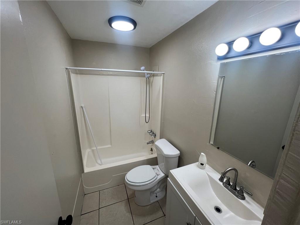 3920 Lora St Property Photo 6