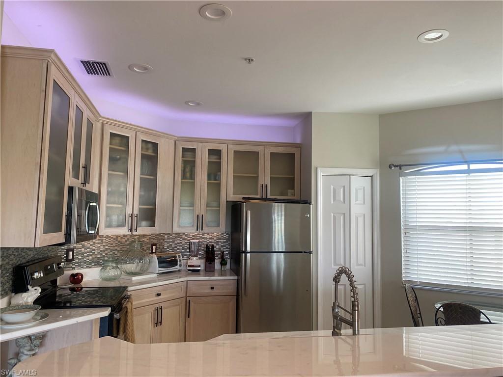 210 Vintage Cir 401 Property Photo 4