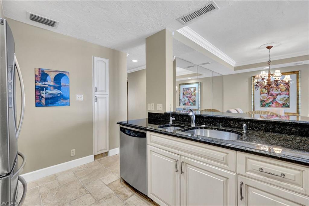 6000 Royal Marco Way 646 Property Photo 7