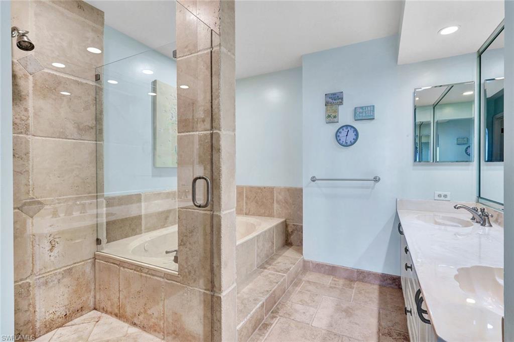 6000 Royal Marco Way 646 Property Photo 17