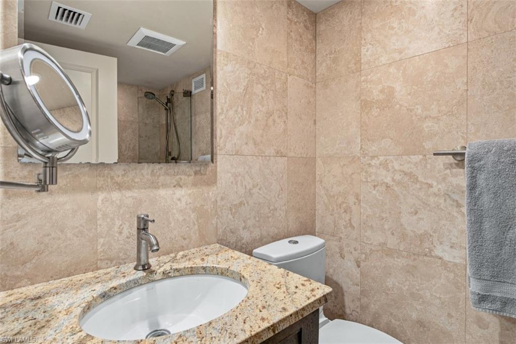 666 3rd St S 202 Property Photo 15