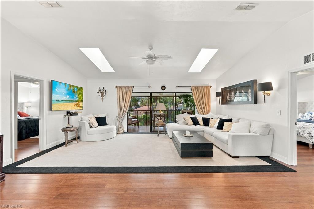 226036767 Property Photo 32
