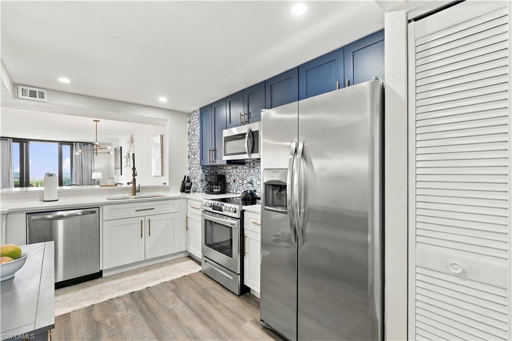 320 Seaview Ct 602 Property Photo 12