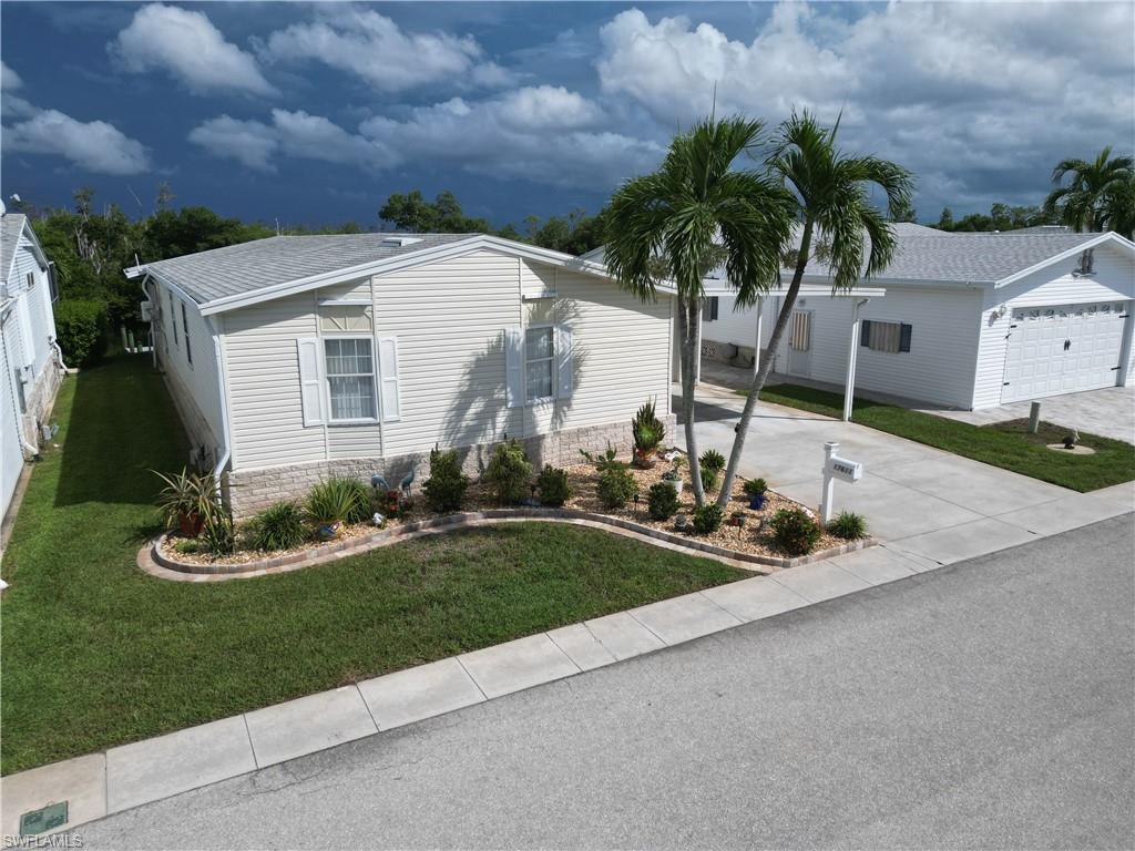 17611 Canal Cove Ct Property Photo 3