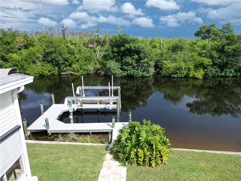 17611 Canal Cove Ct Property Photo 4