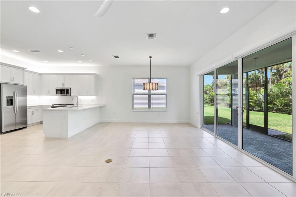 12444 Violet Ln Property Photo 6