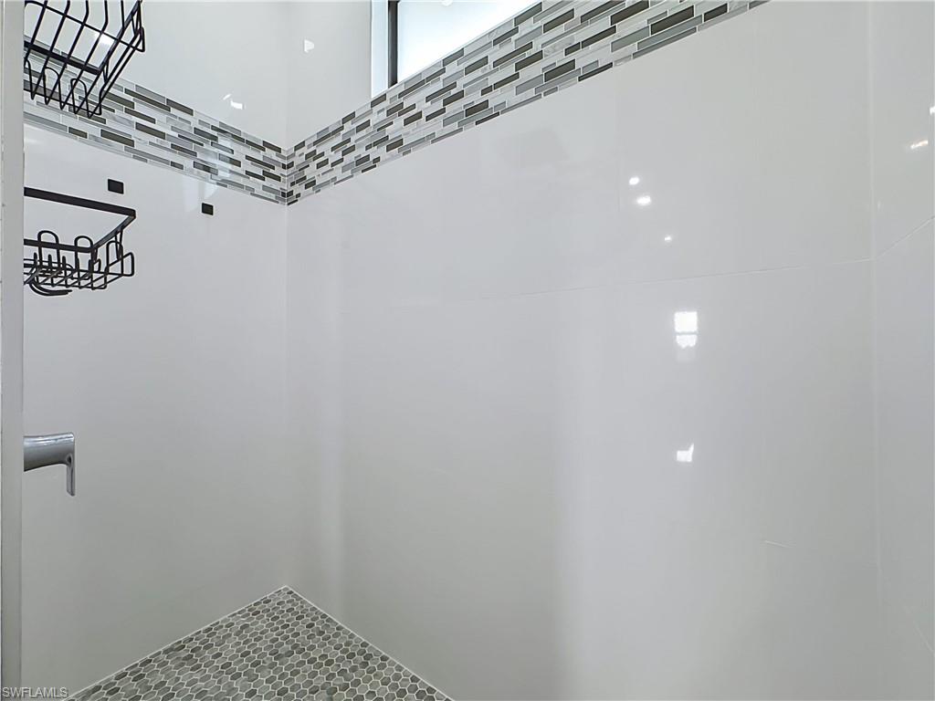1129 4th Pl Property Photo 33