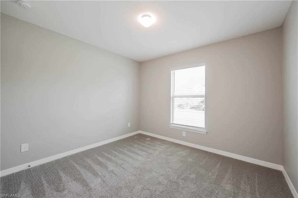 3114 70th St W Property Photo 8