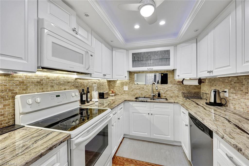 955 Palm View Dr 307 Property Photo 4