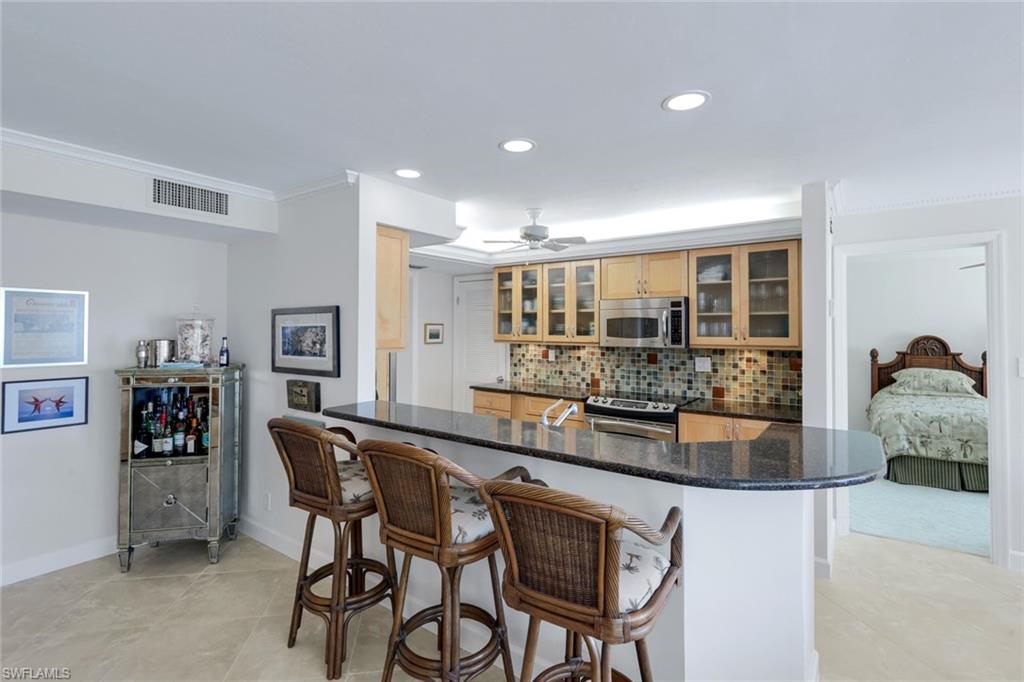 3430 Gulf Shore Blvd N 2i Property Photo 2