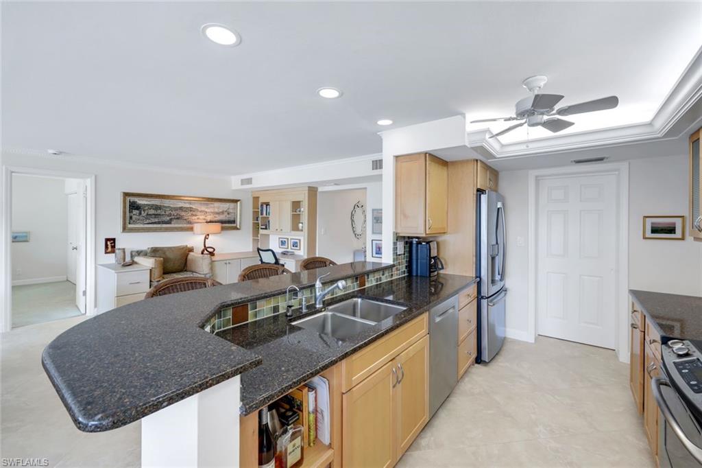 3430 Gulf Shore Blvd N 2i Property Photo 3