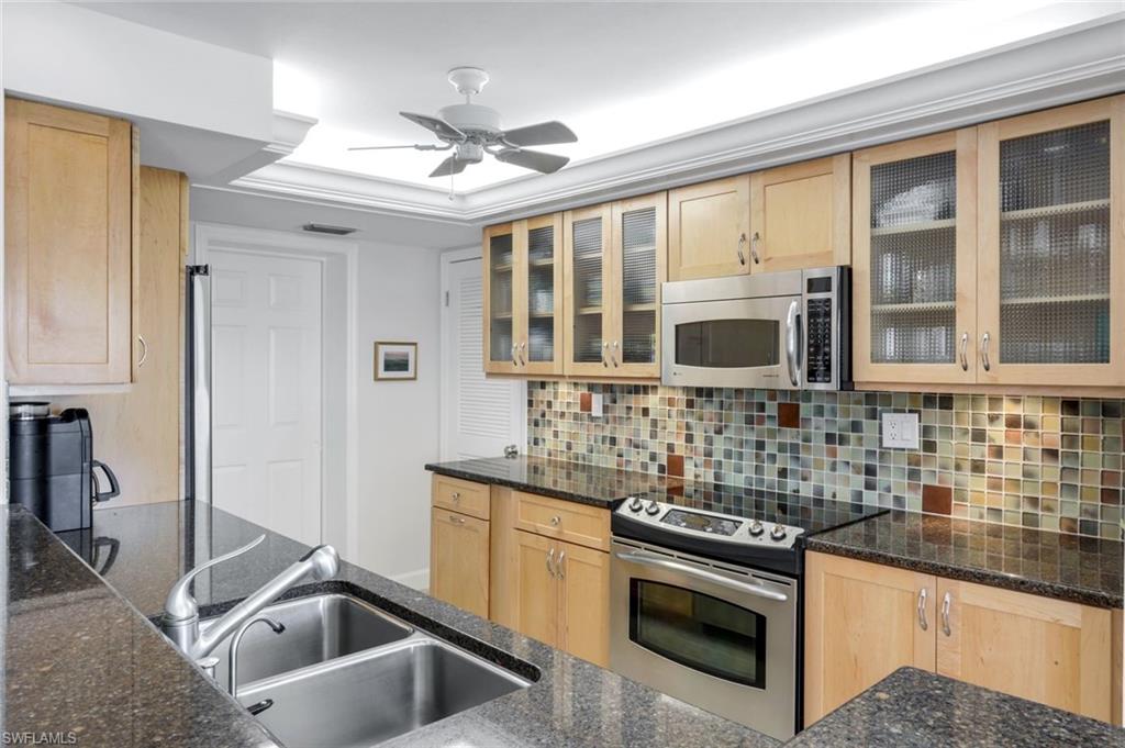 3430 Gulf Shore Blvd N 2i Property Photo 4