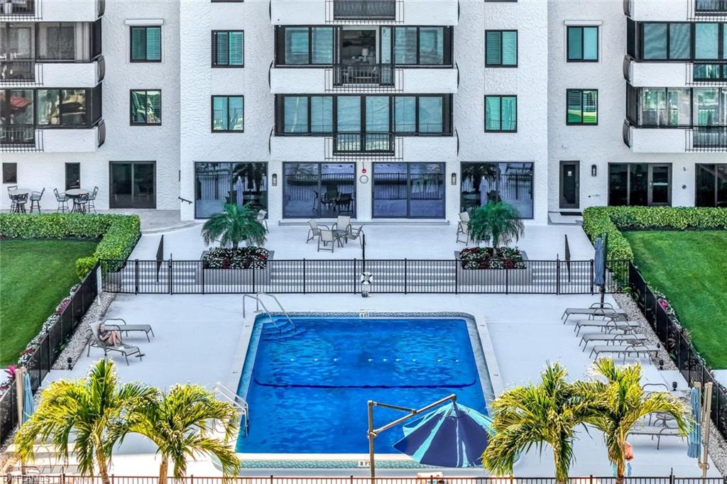 3430 Gulf Shore Blvd N 2i Property Photo 15