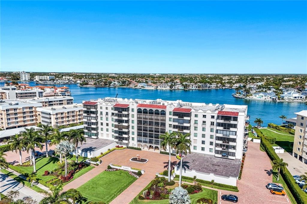 3430 Gulf Shore Blvd N 2i Property Photo 17